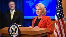 Официальный представитель госдепартамента США Хезер Науэрт и госсекретарь Майк Помпео Официальный представитель госдепартамента США Хезер Науэрт и госсекретарь Майк Помпео