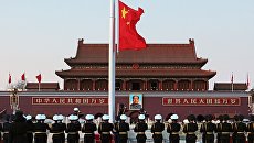 Государственный флаг КНР в Пекине. Архивное фото Государственный флаг КНР в Пекине. Архивное фото