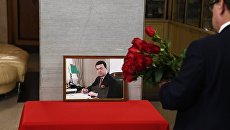Цветы в память об Иосифе Кобзоне в здании Государственной Думы РФ в Москве Цветы в память об Иосифе Кобзоне в здании Государственной Думы РФ в Москве