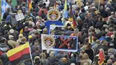 Активисты движения PEGIDA Патриотические европейцы против исламизации Запада во время митинга в Дрездене. Архивное фото Активисты движения PEGIDA Патриотические европейцы против исламизации Запада во время митинга в Дрездене. Архивное фото