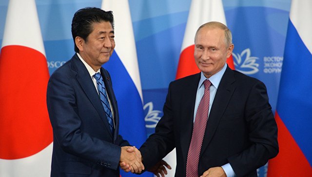 ÐÐ»Ð°Ð´Ð¸Ð¼Ð¸Ñ ÐÑÑин и пÑемÑеÑ-миниÑÑÑ Ð¯Ð¿Ð¾Ð½Ð¸Ð¸ Синдзо ÐÐ±Ñ Ð½Ð° пÑеÑÑ-конÑеÑенÑии по иÑогам пеÑеговоÑов в ÑамкаÑ
IV ÐоÑÑоÑного ÑкономиÑеÑкого ÑоÑÑма. 10 ÑенÑÑбÑÑ 2018