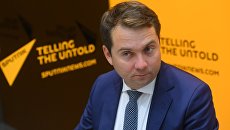 Заместитель министра строительства и жилищно-коммунального хозяйства РФ Андрей Чибис в радиорубке Sputnik на площадке IV Восточного экономического форума Заместитель министра строительства и жилищно-коммунального хозяйства РФ Андрей Чибис в радиорубке Sputnik на площадке IV Восточного экономического форума