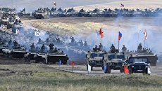 Военная техника во время парада военной техники, участвовавшей в учениях Восток-2018, на полигоне Цугол в Забайкальском крае Военная техника во время парада военной техники, участвовавшей в учениях Восток-2018, на полигоне Цугол в Забайкальском крае