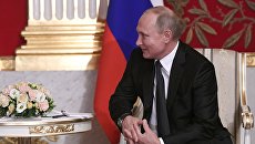 Президент РФ Владимир Путин во время встречи с федеральным канцлером Австрийской Республики Себастианом Курцем. 3 октября 2018 Президент РФ Владимир Путин во время встречи с федеральным канцлером Австрийской Республики Себастианом Курцем. 3 октября 2018