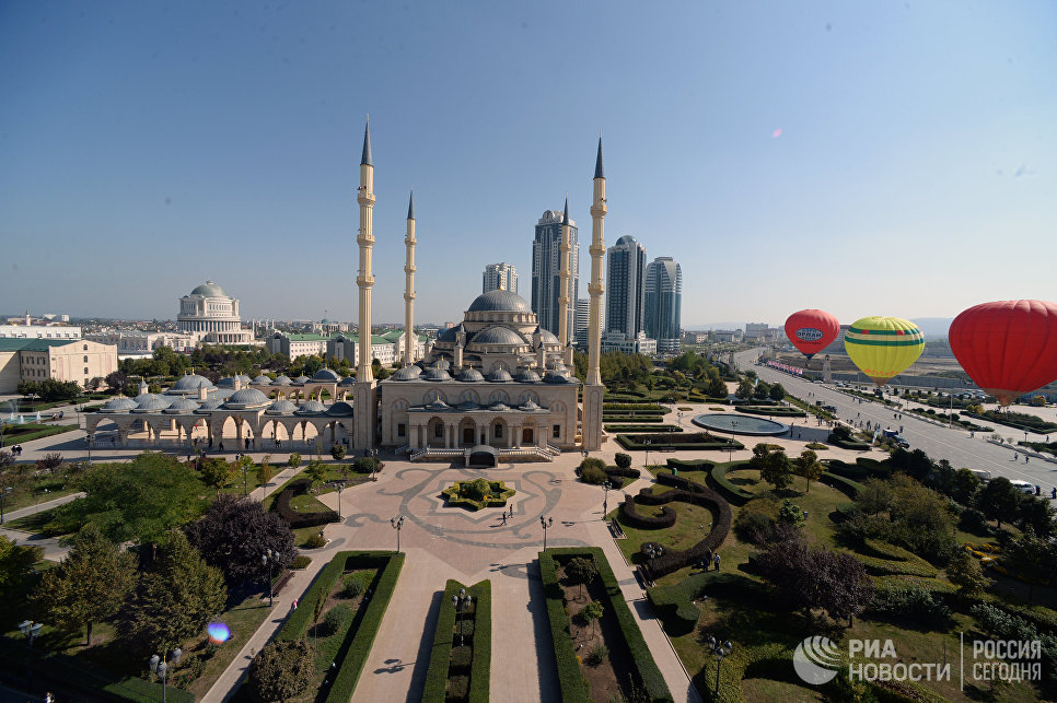 Центральная мечеть и центр города во время празднования 198-летия города Грозного Центральная мечеть и центр города во время празднования 198-летия города Грозного