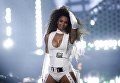 Сиара во время выступления на церемонии награждения American Music Awards в Лос-Анджелесе Сиара во время выступления на церемонии награждения American Music Awards в Лос-Анджелесе