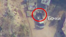 Вечером 9 октября в районе населенного пункта ЭЛЬ-ЛАТАМНА бандгруппа одного из проигиловских формирований совершила нападение на штаб отряда террористической организации Хайат Тахрир Аш-Шам (запрещена в РФ). (Скриншот из видео Минобороны РФ) Вечером 9 октября в районе населенного пункта ЭЛЬ-ЛАТАМНА бандгруппа одного из проигиловских формирований совершила нападение на штаб отряда террористической организации Хайат Тахрир Аш-Шам (запрещена в РФ). (Скриншот из видео Минобороны РФ)