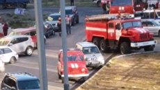 Сотрудники МЧС на месте пожара по улице Савченко в Петропавловске – Камчатском. 15 октября 2018 Сотрудники МЧС на месте пожара по улице Савченко в Петропавловске – Камчатском. 15 октября 2018