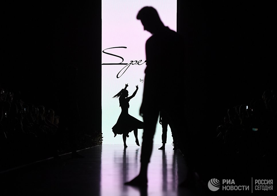 Демонстрация коллекции одежды Speranza Couture by Nadezda Yusupova в центральном выставочном зале Манеж в рамках Mercedes-Benz Fashion Week Russia Демонстрация коллекции одежды Speranza Couture by Nadezda Yusupova в центральном выставочном зале Манеж в рамках Mercedes-Benz Fashion Week Russia