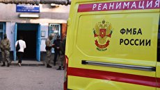 Автомобиль скорой помощи у Керченской больницы № 1 имени Н. И. Пирогова, в которую привозят пострадавших при нападении на Керченский политехнический колледж. 18 октября 2018 Автомобиль скорой помощи у Керченской больницы № 1 имени Н. И. Пирогова, в которую привозят пострадавших при нападении на Керченский политехнический колледж. 18 октября 2018
