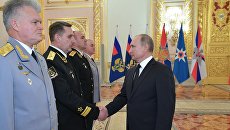 Президент РФ В. Путин встретился с высшими офицерами и прокурорами по случаю их назначения на вышестоящие должности Президент РФ В. Путин встретился с высшими офицерами и прокурорами по случаю их назначения на вышестоящие должности