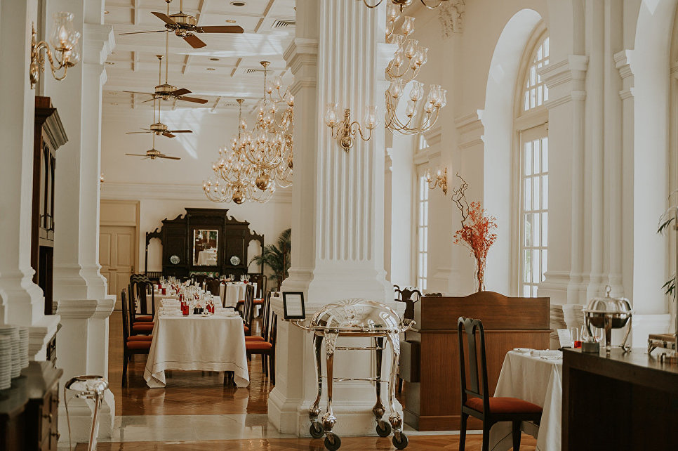 Ресторан в отеле Raffles Singapore