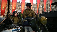 Участники марша, посвященного 77-летию военного парада 1941 года, на Красной площади в Москве Участники марша, посвященного 77-летию военного парада 1941 года, на Красной площади в Москве