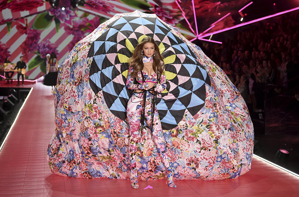 Показ Victoria’s Secret в Нью-Йорке Показ Victoria’s Secret в Нью-Йорке