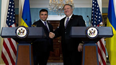 Госсекретарь США Майк Помпео на встрече с главой украинского МИД Павлом Климкиным. 16 ноября 2018 Госсекретарь США Майк Помпео на встрече с главой украинского МИД Павлом Климкиным. 16 ноября 2018
