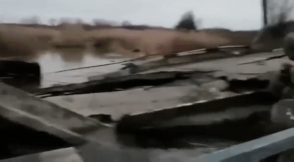 Опубликованы кадры с места обрушения моста под Воронежем 