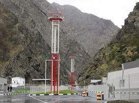 Многосторонний автомобильный пункт пропуска Верхний Ларс. Архивное фото Многосторонний автомобильный пункт пропуска Верхний Ларс. Архивное фото