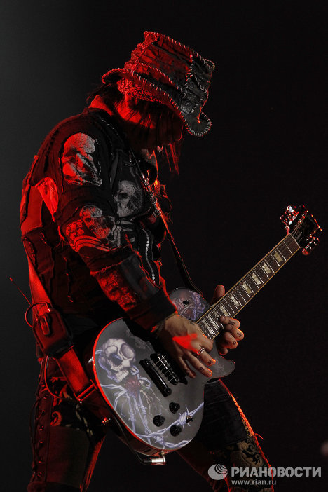 Концерт группы GUNS N’ ROSES в спорткомплексе Олимпийский Концерт группы GUNS N’ ROSES в спорткомплексе Олимпийский