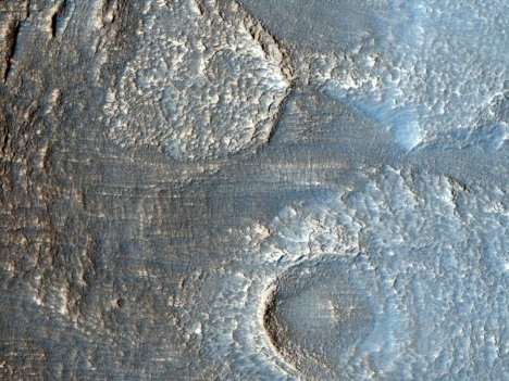 Снимок поверхности Марса, полученный камерой HiRISE Снимок поверхности Марса, полученный камерой HiRISE