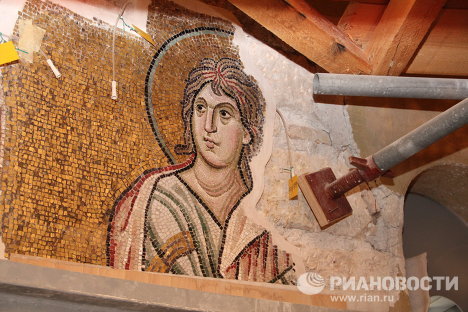 Восстановление византийского монастыря Дафни после землетрясения Восстановление византийского монастыря Дафни после землетрясения