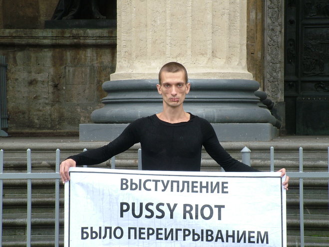 павленский на красной площади фото павленский на красной площади фото