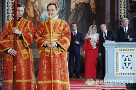 Дмитрий Медведев с супругой Светланой, Владимир Путин и Сергей Собянин Дмитрий Медведев с супругой Светланой, Владимир Путин и Сергей Собянин