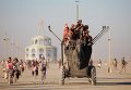 Фестиваль Burning Man в пустыне Блэк-Рок (Black Rock desert, пустыня Черной скалы) в штате Невада в США Фестиваль Burning Man в пустыне Блэк-Рок (Black Rock desert, пустыня Черной скалы) в штате Невада в США