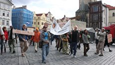 Участники акции Захвати Прагу выступили за любовь, стабильность и хлеб с маслом Участники акции Захвати Прагу выступили за любовь, стабильность и хлеб с маслом