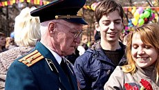 Гвоздики и георгиевские ленточки: парад Победы в Иркутске Гвоздики и георгиевские ленточки: парад Победы в Иркутске