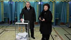 Нурсултан Назарбаев голосует на выборах президента Казахстана Нурсултан Назарбаев голосует на выборах президента Казахстана