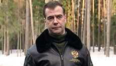 Медведев призвал политиков быть аккуратными в оценках ситуации в Ливии Медведев призвал политиков быть аккуратными в оценках ситуации в Ливии