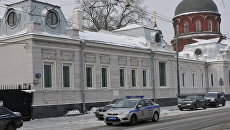 Здание галереи Триумф, где продолжается обыск Здание галереи Триумф, где продолжается обыск