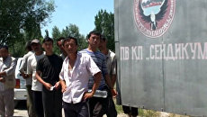 Врачи опасаются эпидемии среди беженцев, скопившихся на границе Киргизии Врачи опасаются эпидемии среди беженцев, скопившихся на границе Киргизии