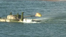 Многотонная боевая машина БМП-3Ф переплывает реки и лазает по горам Многотонная боевая машина БМП-3Ф переплывает реки и лазает по горам