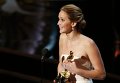 Дженнифер Лоуренс получила Оскар в номинации Лучшая женская роль за роль в фильме Мой парень — псих Дженнифер Лоуренс получила Оскар в номинации Лучшая женская роль за роль в фильме Мой парень — псих