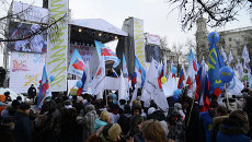 Участники шествия В защиту детей на митинге в Новопушкинском сквере в Москве Участники шествия В защиту детей на митинге в Новопушкинском сквере в Москве