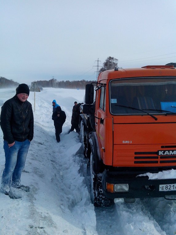 Снежные заторы на трассах в Новосибирской области Снежные заторы на трассах в Новосибирской области