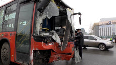 Помятый автобус и снесенная опора освещения – ДТП на остановке в Казани Помятый автобус и снесенная опора освещения – ДТП на остановке в Казани