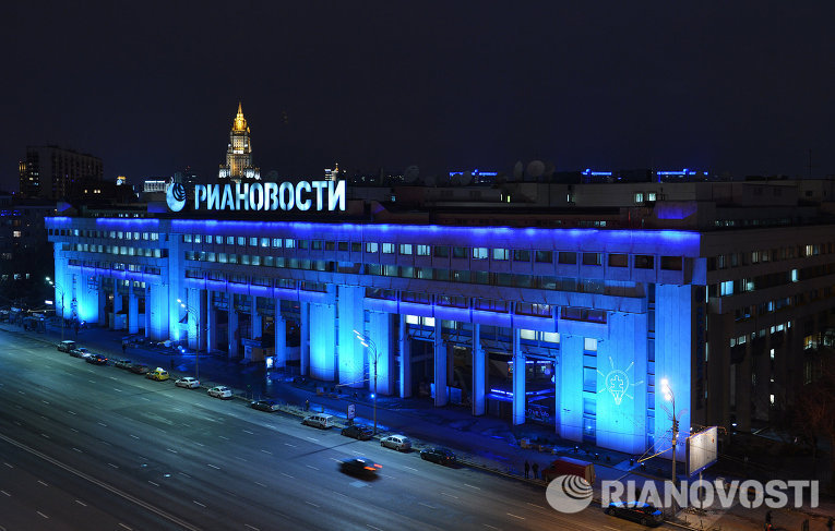 Здание агентства РИА Новости подсвечено синими прожекторами в рамках акции Light It Up Blue Здание агентства РИА Новости подсвечено синими прожекторами в рамках акции Light It Up Blue