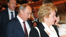 Владимир Путин с супругой посетили балет Эсмеральда Владимир Путин с супругой посетили балет Эсмеральда