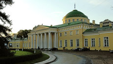 Таврический дворец в Санкт-Петербурге Таврический дворец в Санкт-Петербурге