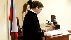 Навальный признан виновным по делу Кировлеса. Кадры из зала суда Навальный признан виновным по делу Кировлеса. Кадры из зала суда