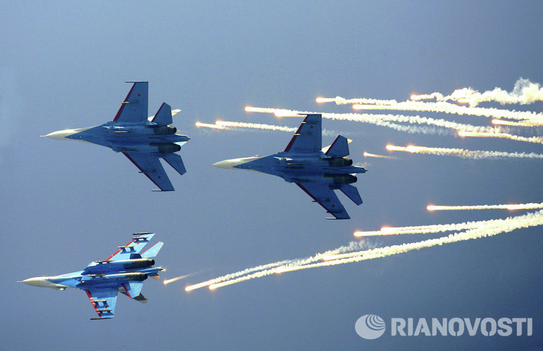Пилотажная группа Русские Витязи на самолетах Су-27 Пилотажная группа Русские Витязи на самолетах Су-27