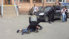 ОМОН задержал лидера дагестанской диаспоры в центре Владивостока ОМОН задержал лидера дагестанской диаспоры в центре Владивостока