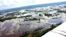 Кадры затопленных поселков Амурской области и сброс воды на Зейской ГЭС Кадры затопленных поселков Амурской области и сброс воды на Зейской ГЭС