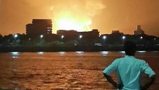 Пожар после взрыва на подлодке Синдуракшак в Мумбаи Пожар после взрыва на подлодке Синдуракшак в Мумбаи