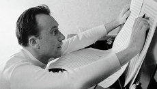 Композитор Родион Щедрин за работой. Архивное фото Композитор Родион Щедрин за работой. Архивное фото