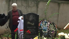 Памятник журналисту-экологу Бекетову открыли в Химках под проливным дождем Памятник журналисту-экологу Бекетову открыли в Химках под проливным дождем