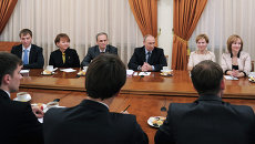 В.Путин встретился с лауреатами конкурса Учитель года России–2013 В.Путин встретился с лауреатами конкурса Учитель года России–2013