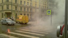 Прорыв трубы в центре Петербурга Прорыв трубы в центре Петербурга